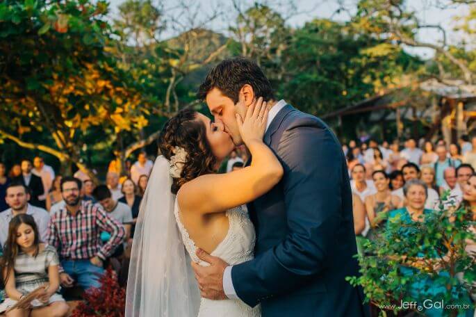 Casamento na Praia de Tainá e Rubens